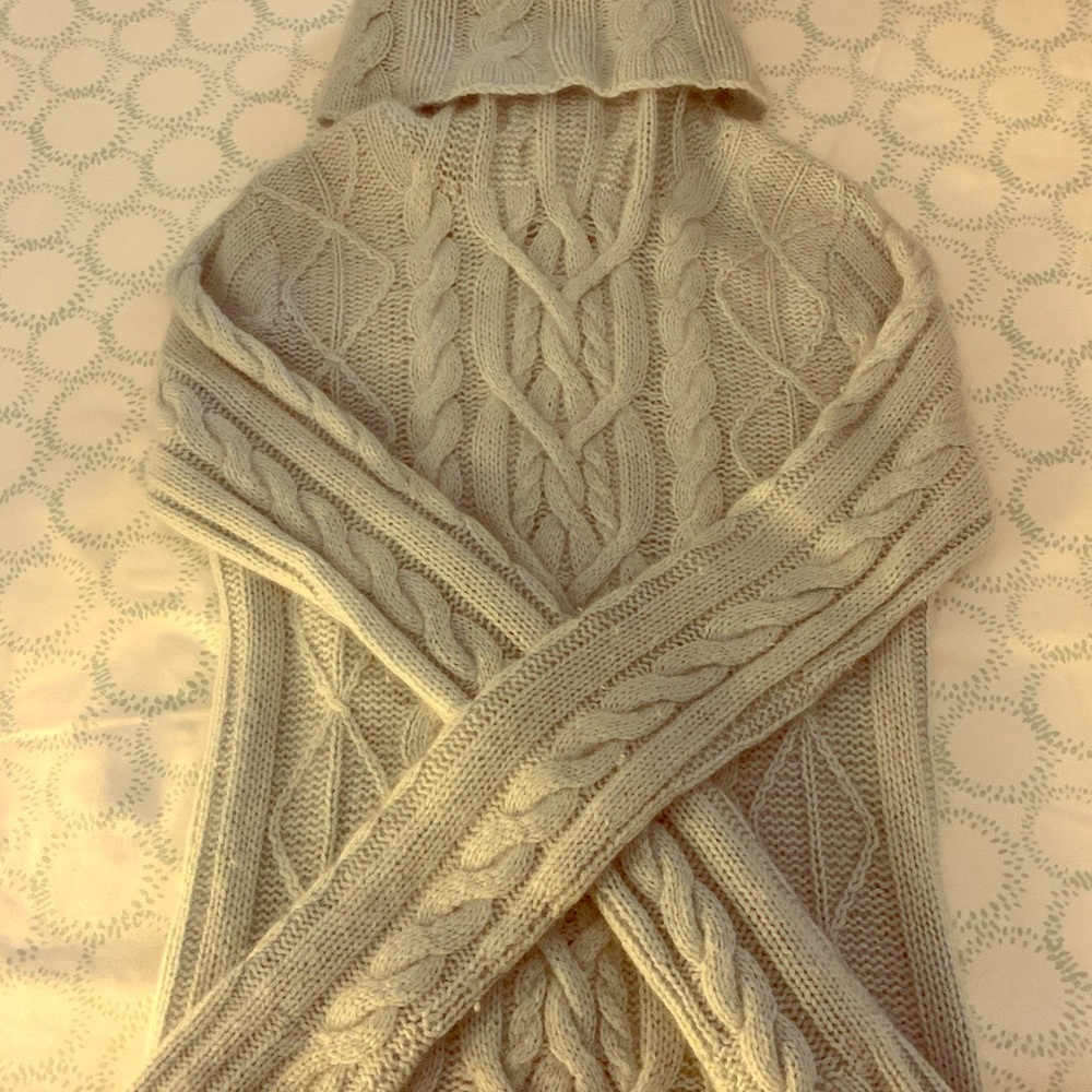 Neiman Marcus Cashmere sweater